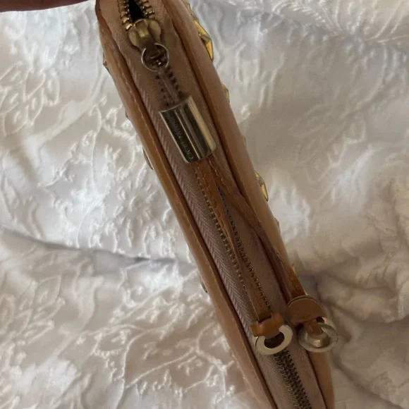 Jimmy Choo Star Studded Patent Leather Zip Wallet caramel/cognac - Picture 11 of 14